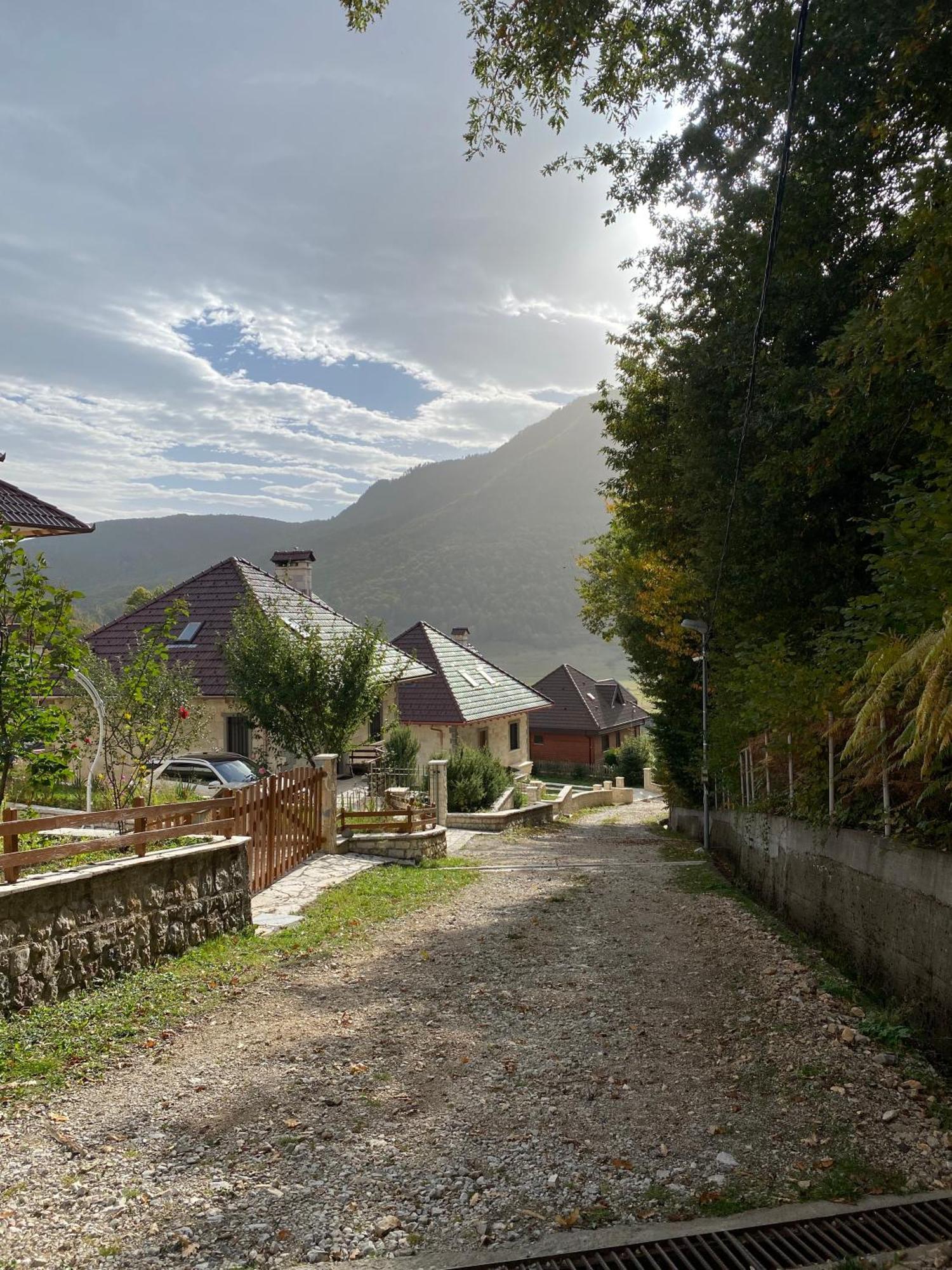 Joen Village Librazhet Exterior foto